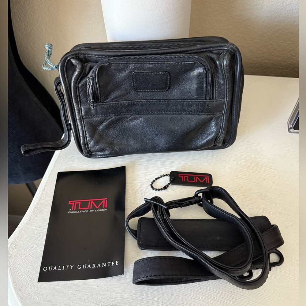 Tumi vintage 80'sMens Leather Bag Organizer
Travel Clutch